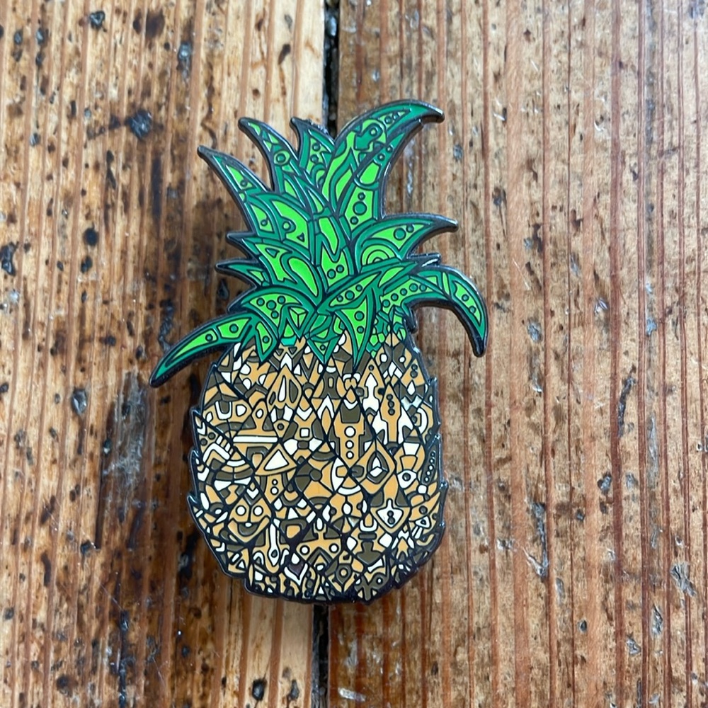 Festi drops | Artist Series | Paper Bear 022/200
Hat Pin
